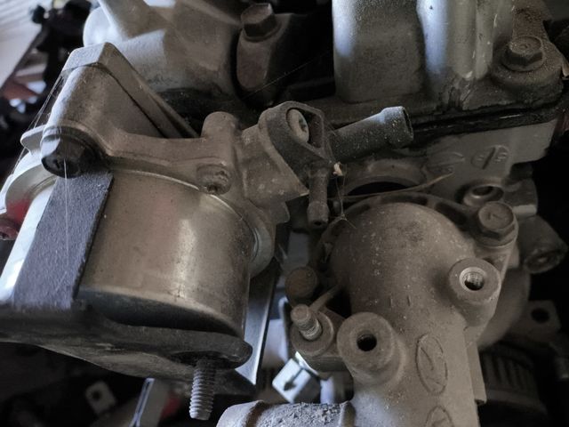 288102A200 Depresor Bomba de vacío Kia río CRDI16V