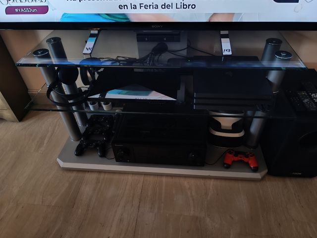 Mesa TV Cristal con ruedas