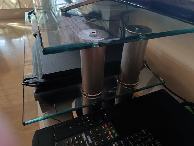 Mesa TV Cristal con ruedas