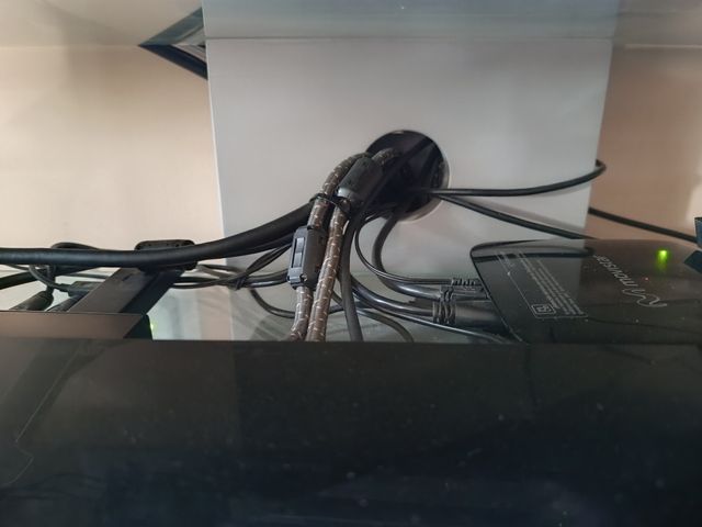 Mesa TV Cristal con ruedas