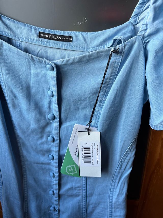 Vestido Guess con etiqueta