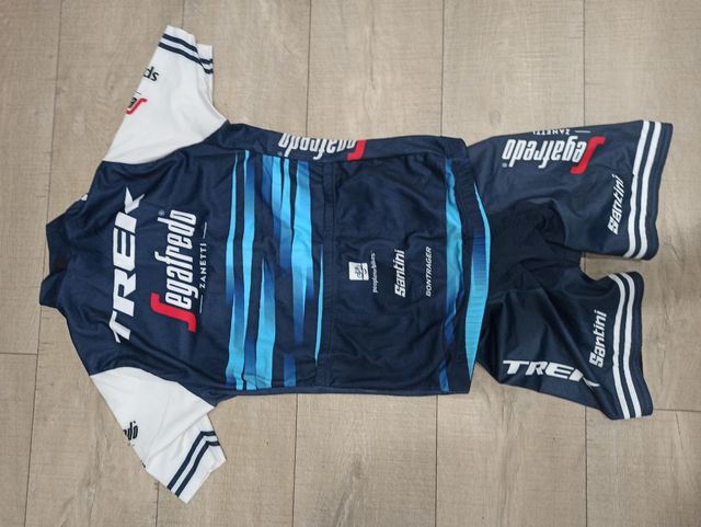 Equipación Ciclismo + Guantes