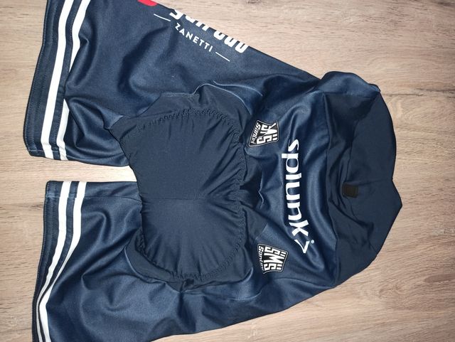 Equipación Ciclismo + Guantes