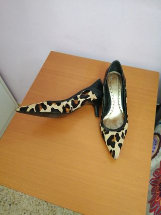 zapato de punta de pelo de leopardo 