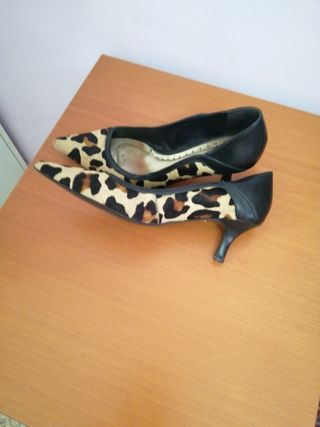 zapato de punta de pelo de leopardo 