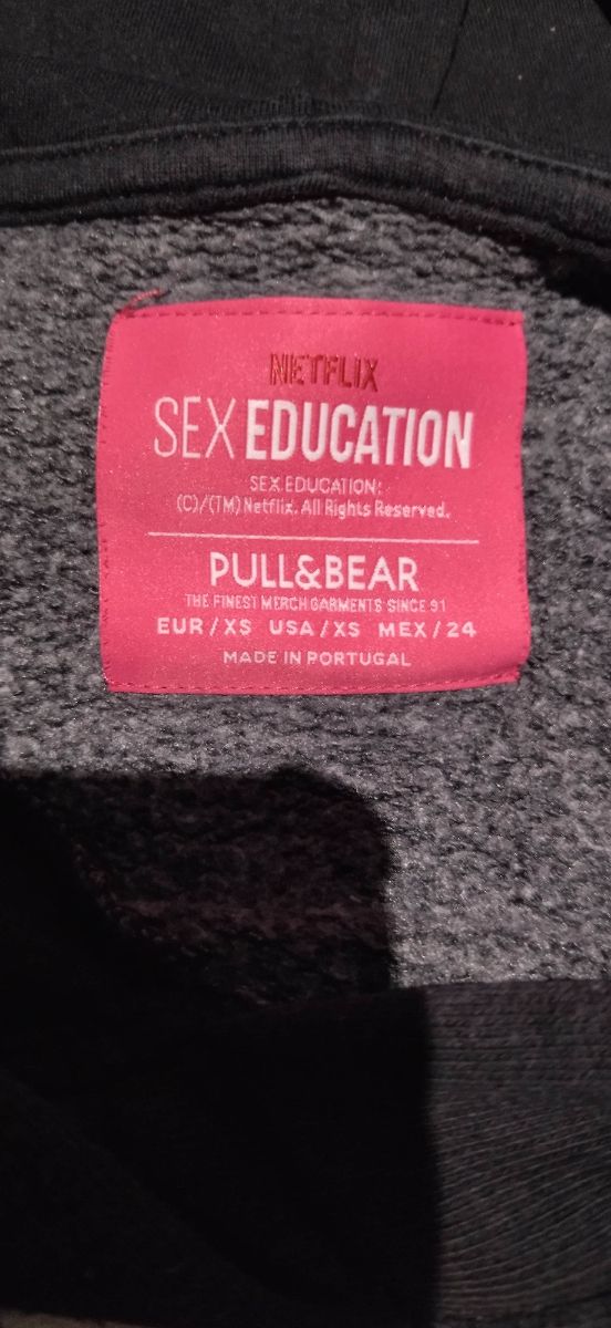 Sudadera sexeducation negra