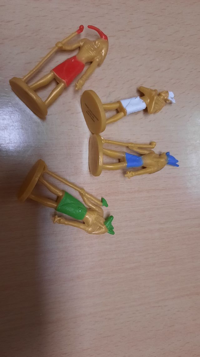 Muñecos egipcios variados