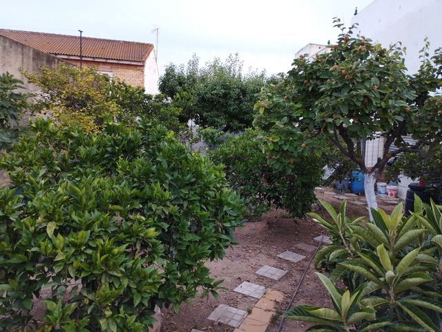 Terreno urbanizado dado para dos calles