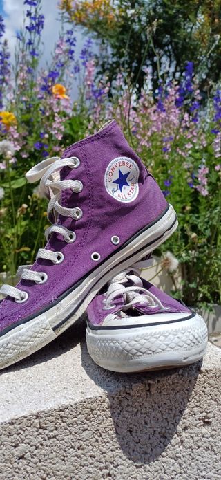 Converse Moradas
