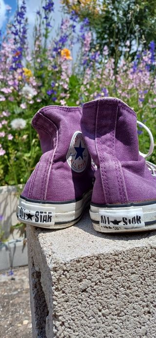 Converse Moradas