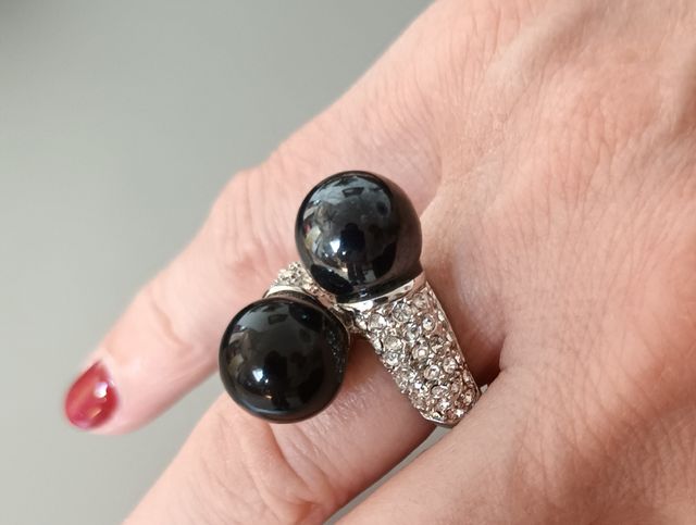 Anillo bisutería perlas negras