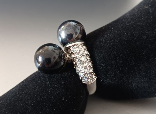 Anillo bisutería perlas negras