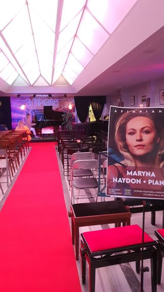 afinador y técnico de pianos