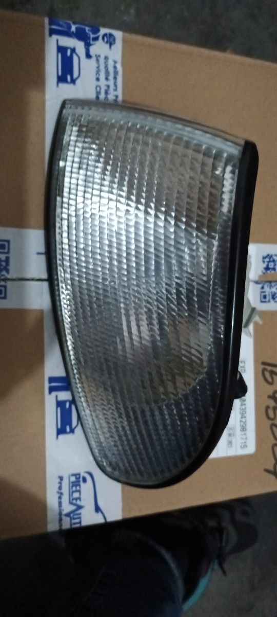 AUDI A4 año 95 (INTERMITENTE DEL. IZDO) 