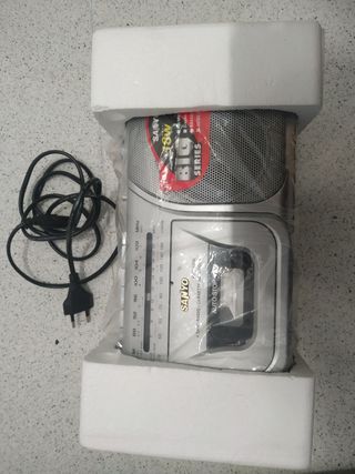 RADIO CASSETTE SANYO