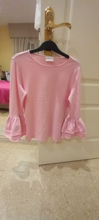 Camiseta mangas volantes.