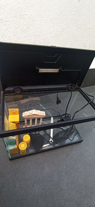 Acuario 25 litros con accesorios