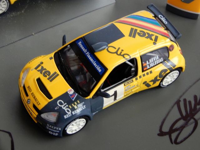RENAULT CLIO 1600 HEVIA IGLESIAS 1:43 SET FIRMADO