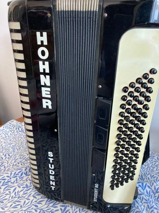 Acordeón Hohner Student 80