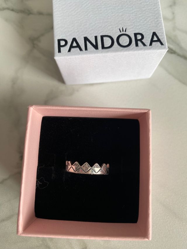 Anillo pandora corona