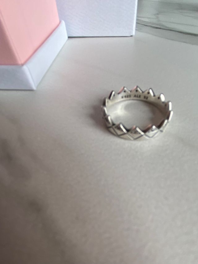 Anillo pandora corona