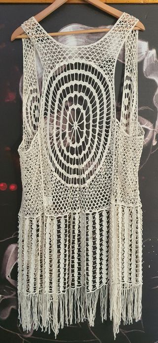 Colete rendado 100% algodão.