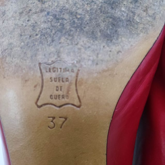 Zapato piel modelo salón chic rojo tacón bajo