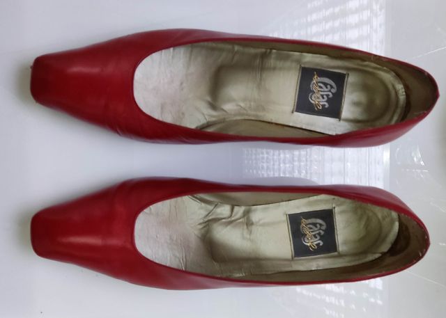 Zapato piel modelo salón chic rojo tacón bajo