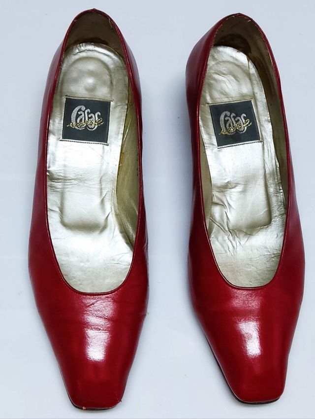 Zapato piel modelo salón chic rojo tacón bajo