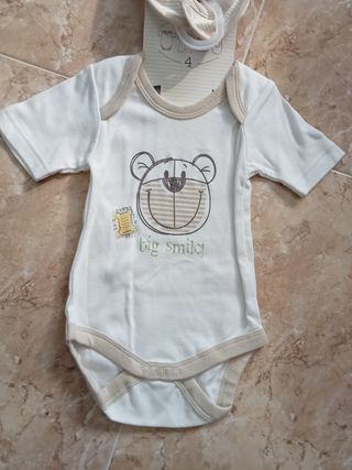 Pack 4 piezas bebé, body, pijama, pantalón,babero