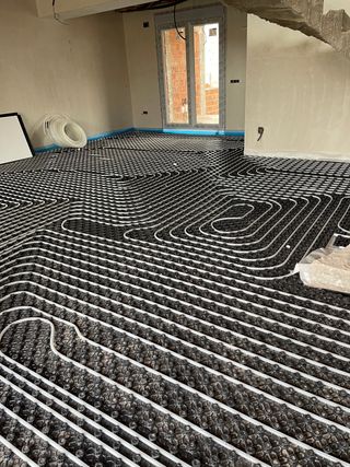 BOMBEO MORTERO AUTONIVELANTE SUELO RADIANTE MADRID