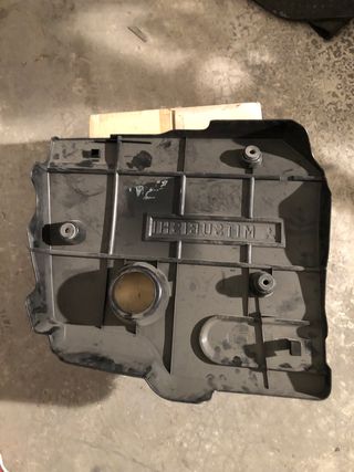 Tapa motor Mitsubishi montero 