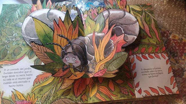 Mientras un lobo le canta a la luna