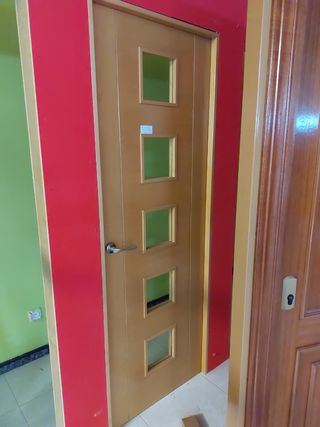 Puerta interior maciza color haya