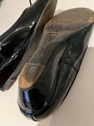 Bailarinas de charol negro con tacón cuña 