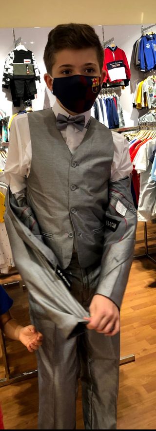 Traje gris/plata niño talla 14 años (sin pajarita)