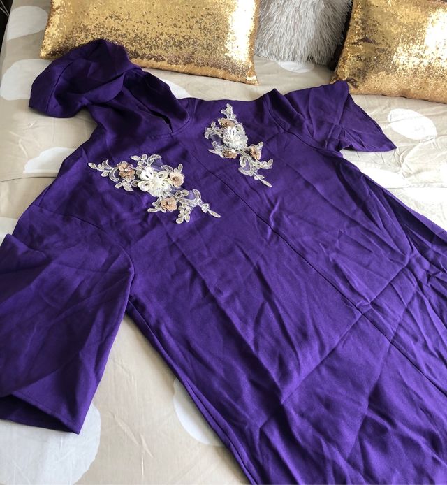 Vestido con capucha 