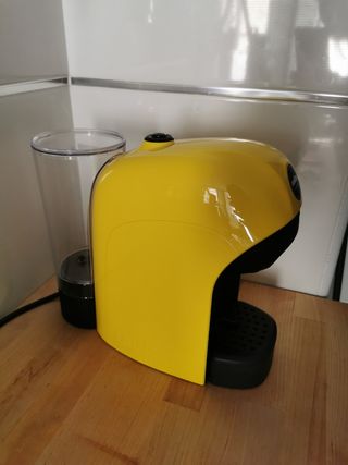 Cafetera cápsulas Lavazza A Modo Mio tiny Amarilla