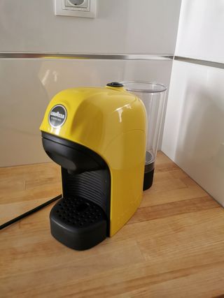 Cafetera cápsulas Lavazza A Modo Mio tiny Amarilla