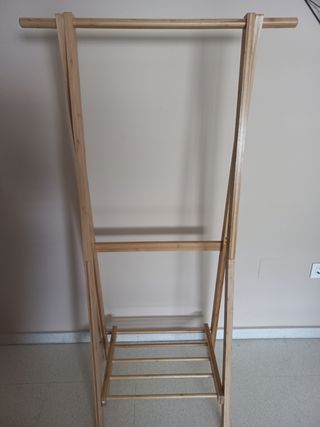 Perchero de madera con zapatero 