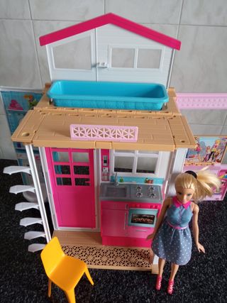 Barbie cocina y casa de dos pisos
