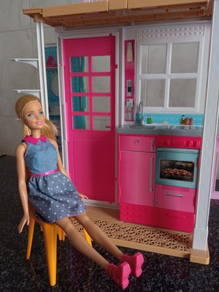 Barbie cocina y casa de dos pisos