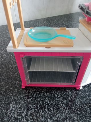 Barbie cocina y casa de dos pisos