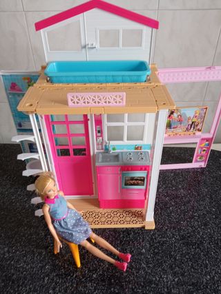 Barbie cocina y casa de dos pisos