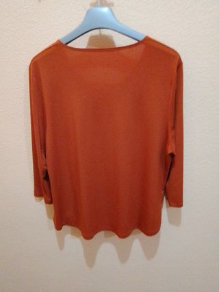 Camiseta naranja de mujer con manga semi
