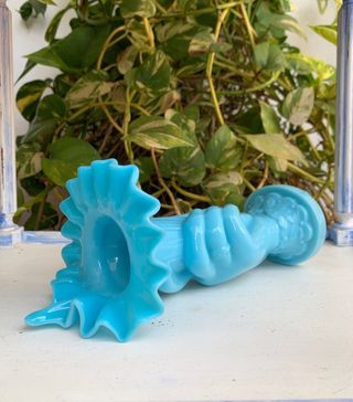 ANTIGUA OPALINA. MANO DE LA ABUNDANCIA.