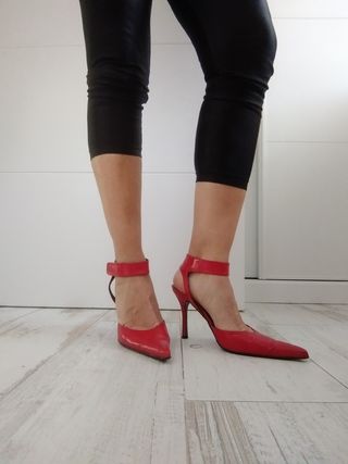 preciosos zapatos rojos de tacón tall 38