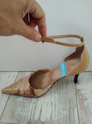 preciosos y originales zapatos tonos beig-marron 
