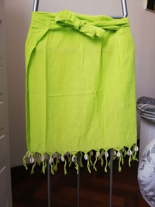 Falda pareo verde lima El Corte Inglés.