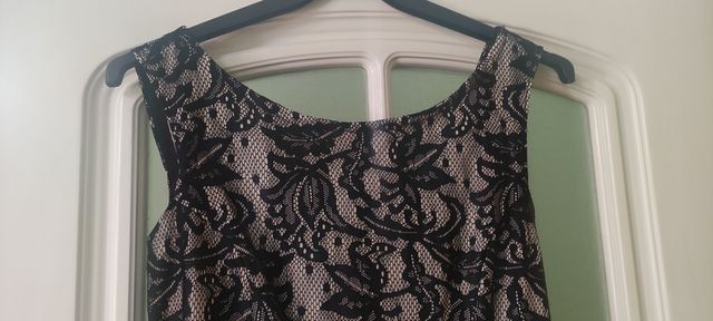 vestido de encaje negro